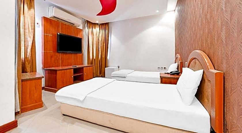 OYO 118 Revira Hotel