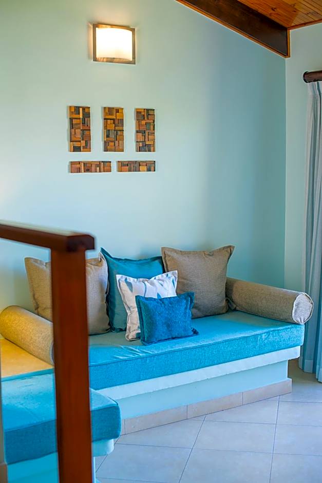 Coco de Mer and Black Parrot Suites
