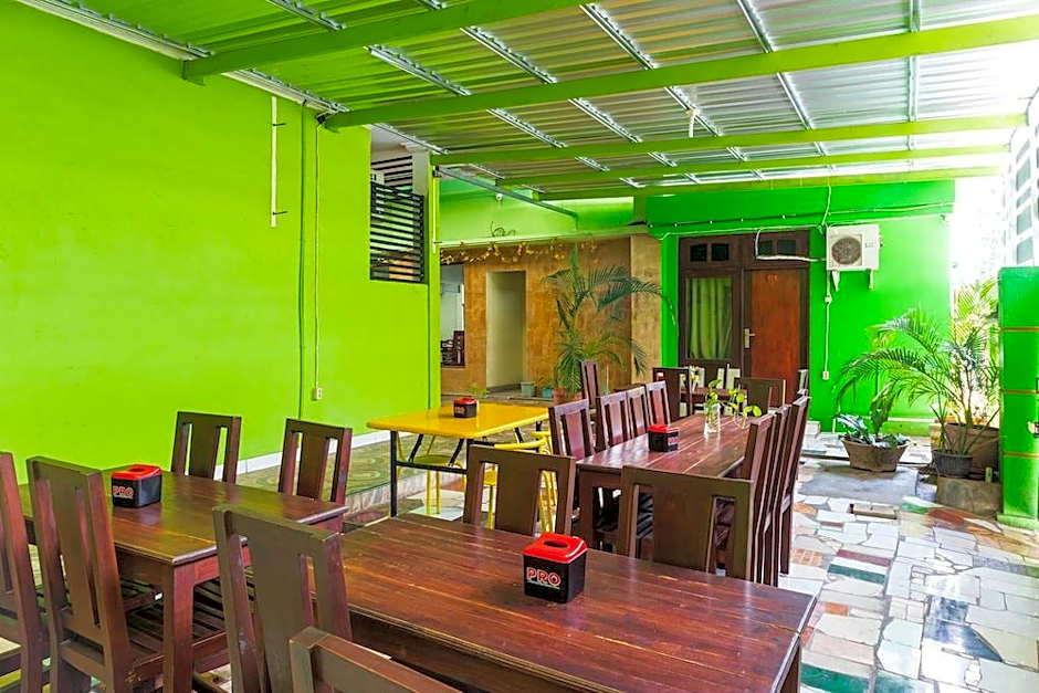 Super OYO 1682 Greenia Hotel