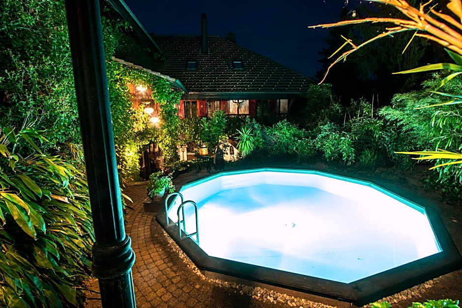 Bijou Hotel / Love and Romance