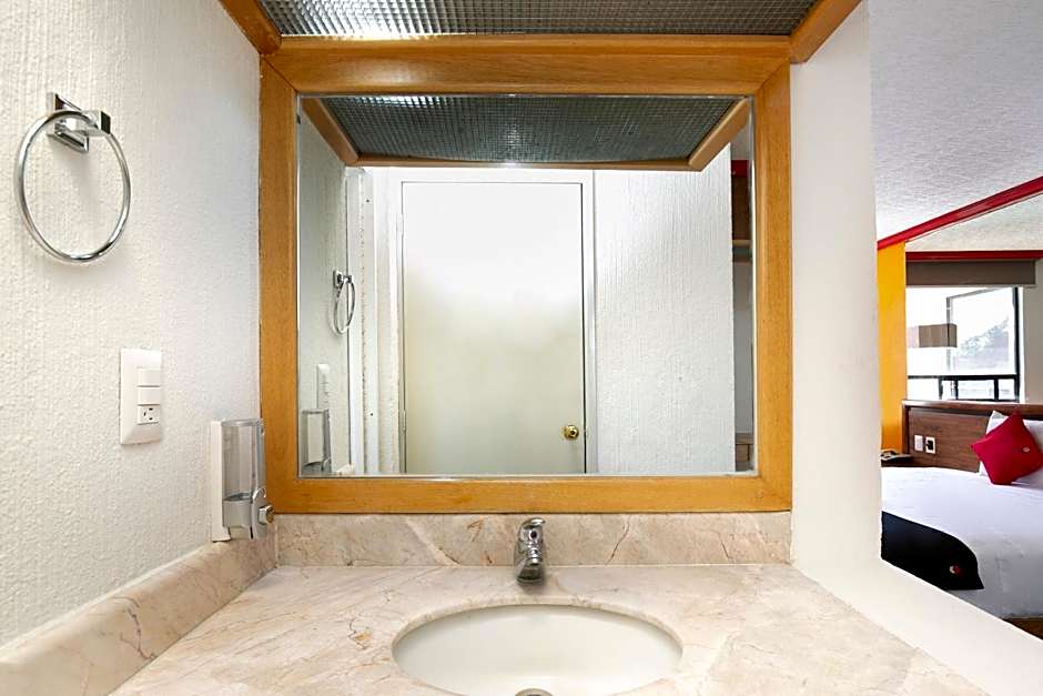 Capital O Hotel Casa Blanca, Morelia