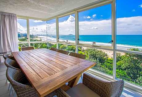 Superior One-Bedroom Apartment with Ocean Views and No Balcony (Level 7)