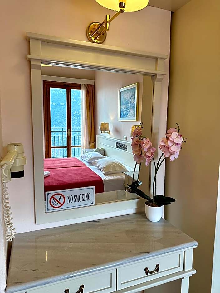 Acropole Delphi City Hotel