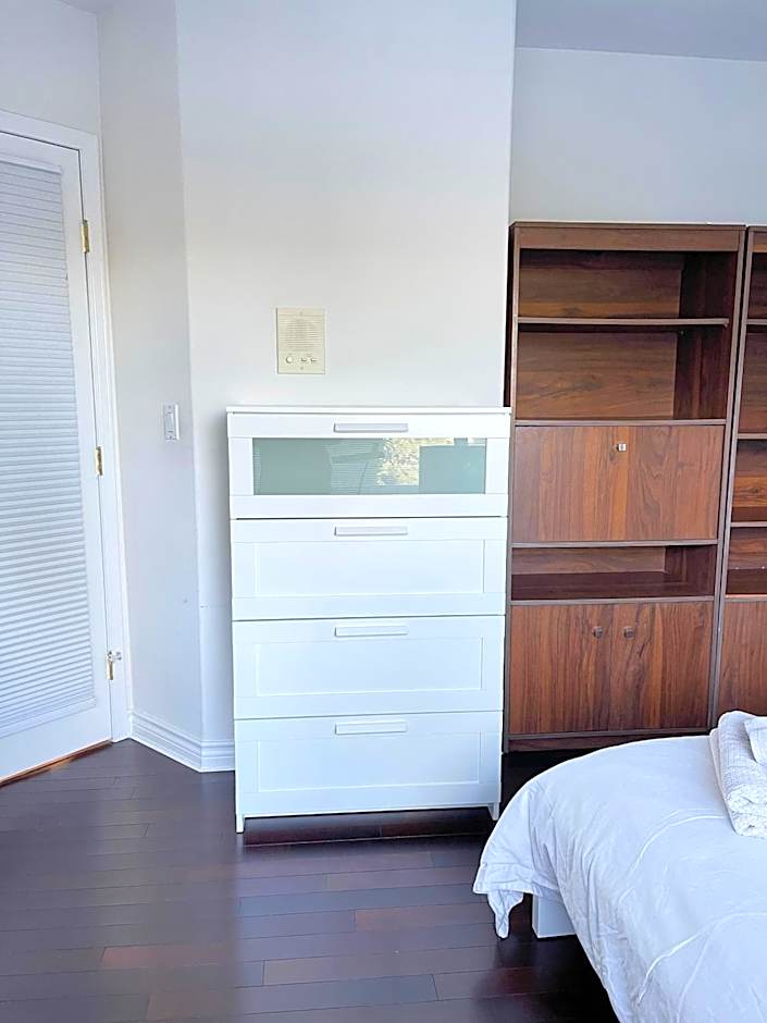 Cozy Guest Rooms Near UBC, Downtown and Beaches