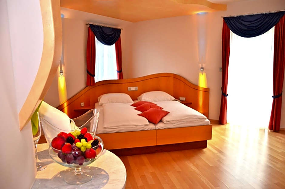 G.H. Knoll "Proellhofer" Cafe Bar Hills