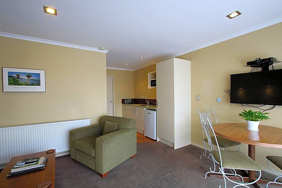 Photo 1 of 8 of 1 Bedroom