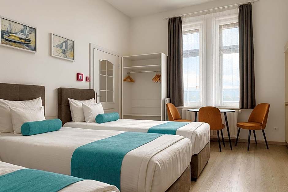 Hotel Mika Downtown