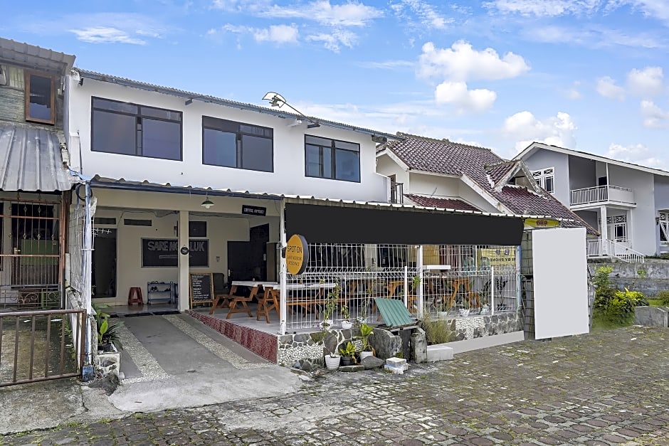SPOT ON 91108 Sare Ngebluk Residence