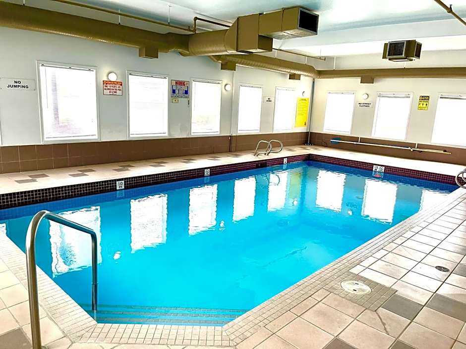 Super 8 by Wyndham Hinton