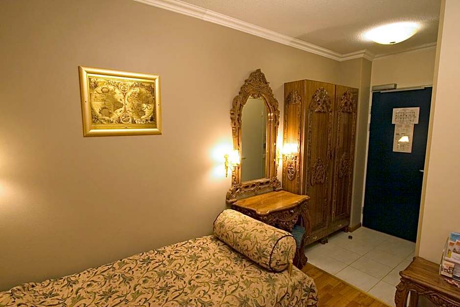 Mango Hotel