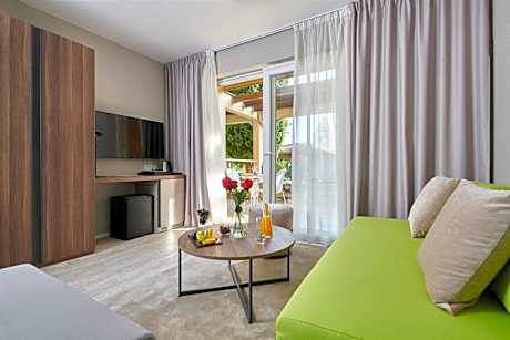 Superior Family room with Balcony - Poolside