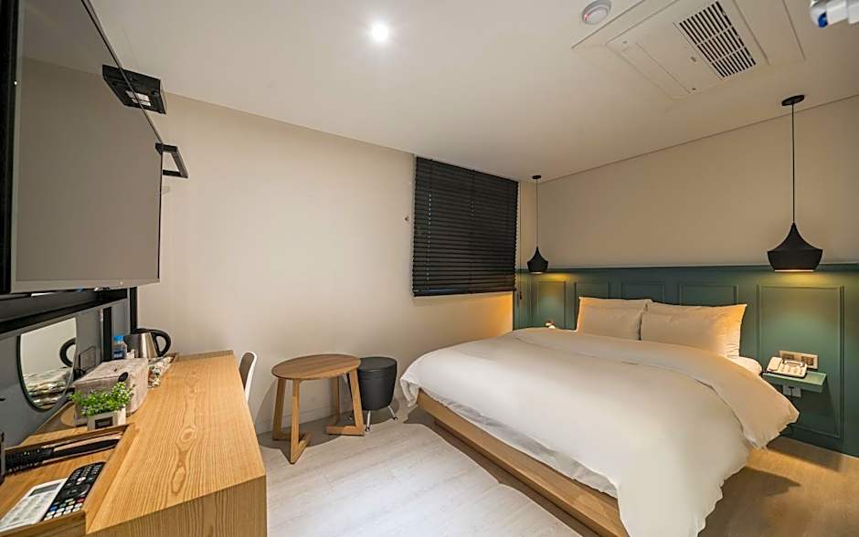 Tongyeong Hangnam Brown Dot