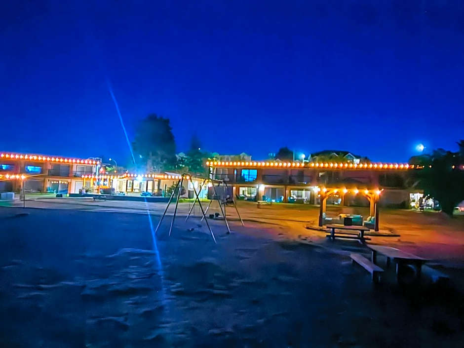 Sea Edge Beachside Hotel