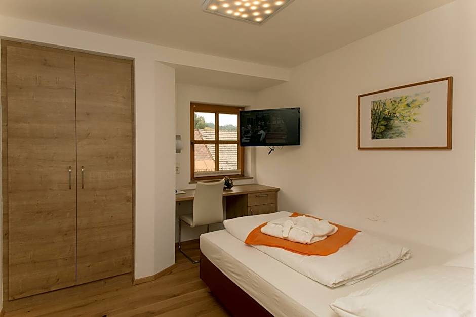 Photo 1 of 4 of Single Room