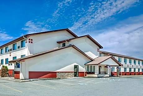 Super 8 by Wyndham Montgomery Maybrook