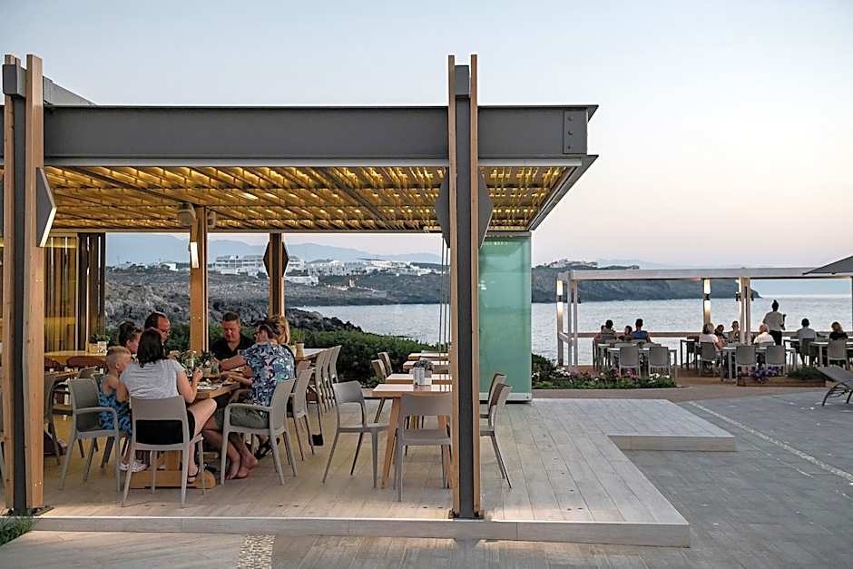 Kavos Hotel & Suites