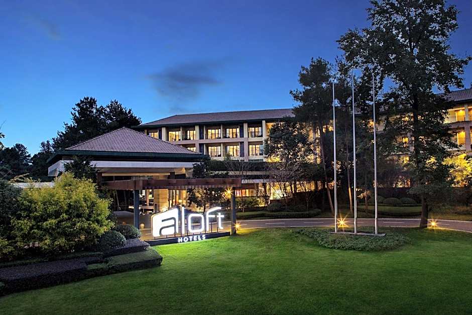 Aloft Chengdu Shixiang Lake