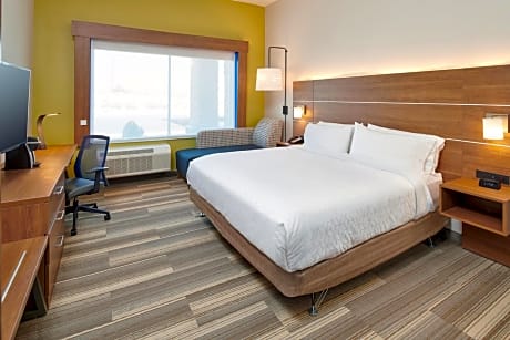 King Suite with Hearing Accessible Tub - Non-Smoking