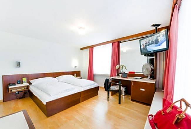 Hotel Linde - 24h Self Check-in