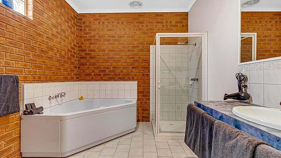 Golden River Motor Inn