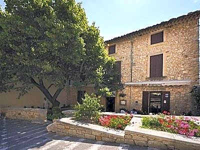 Logis Hotel Restaurant Les Geraniums