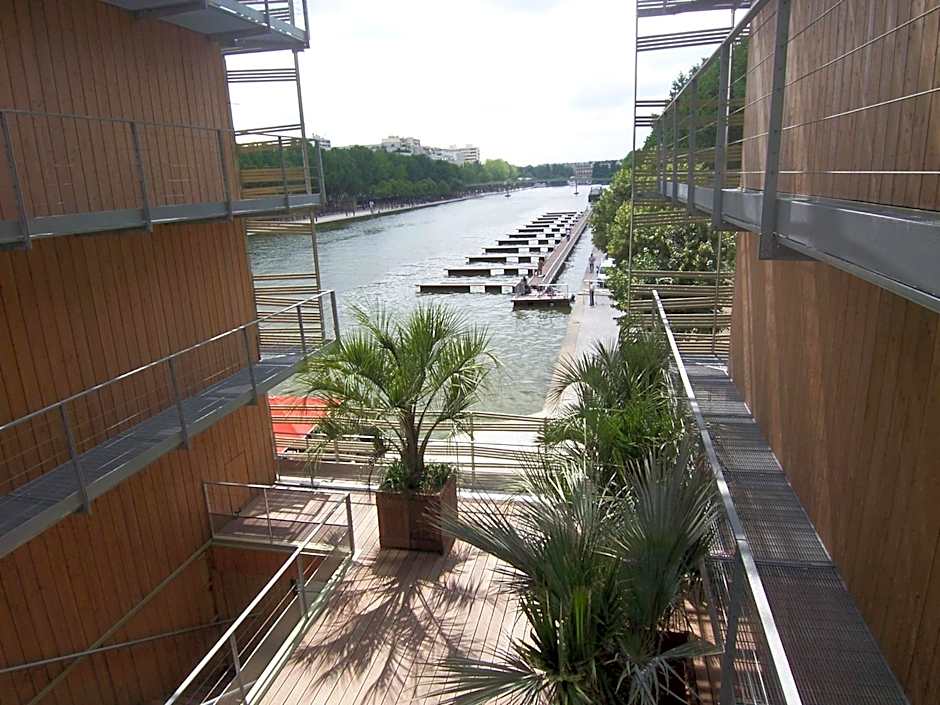 Holiday Inn Express Paris-Canal De La Villette By IHG