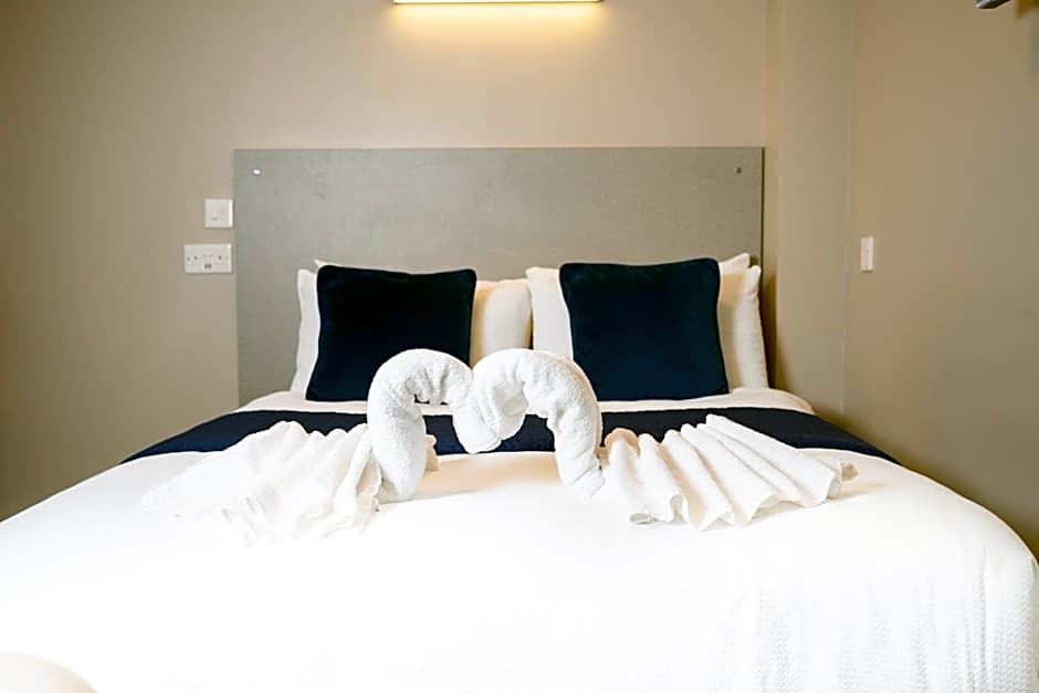 OYO Paragraph Palmers Green - Tottenham Stadium