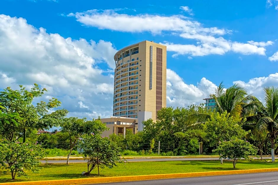 Krystal Urban Cancun-Malecon