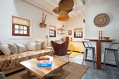 Apartment with Balcony and Kitchen