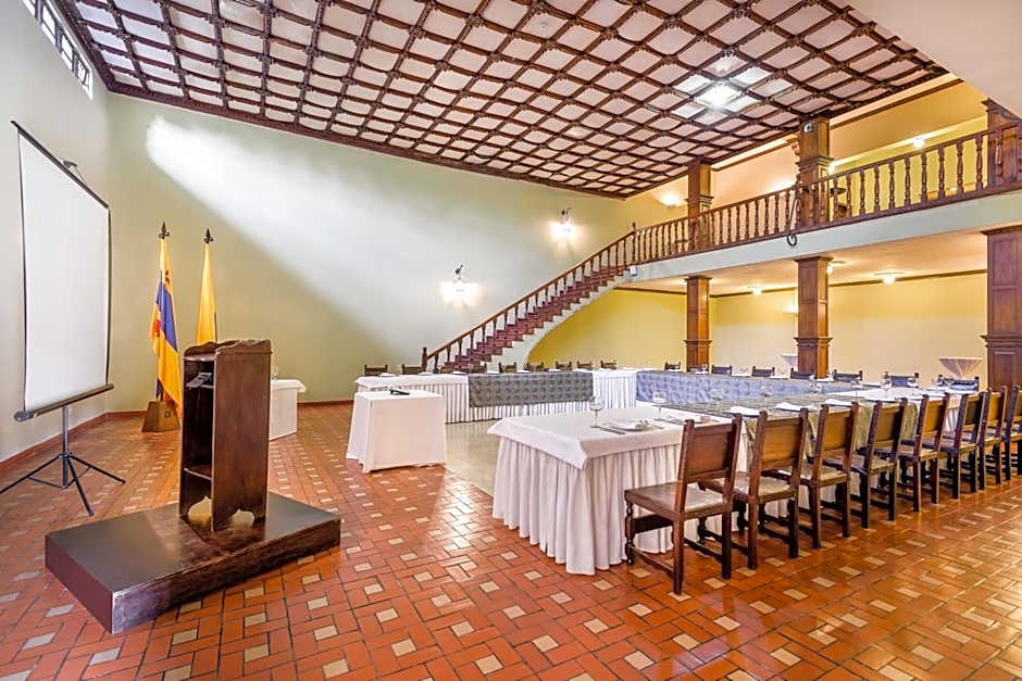 Hotel Dann Monasterio