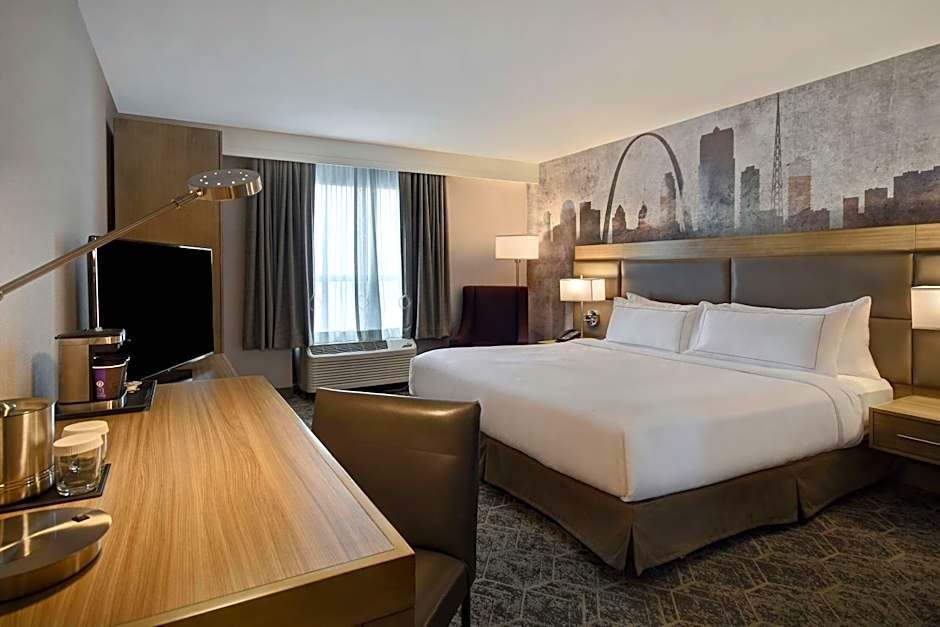 DoubleTree by Hilton St. Louis-Airport