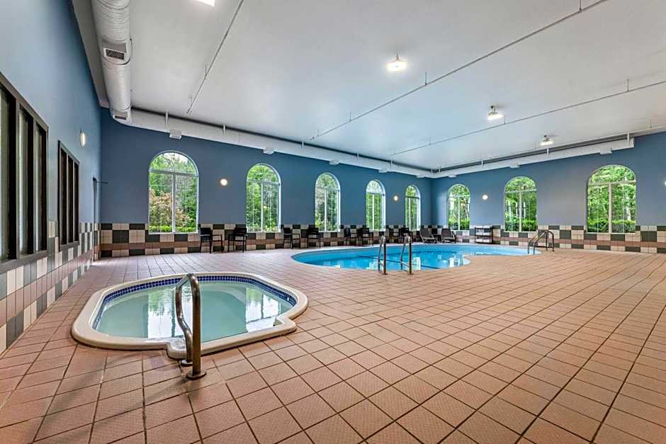Days Inn & Suites by Wyndham Thunder Bay