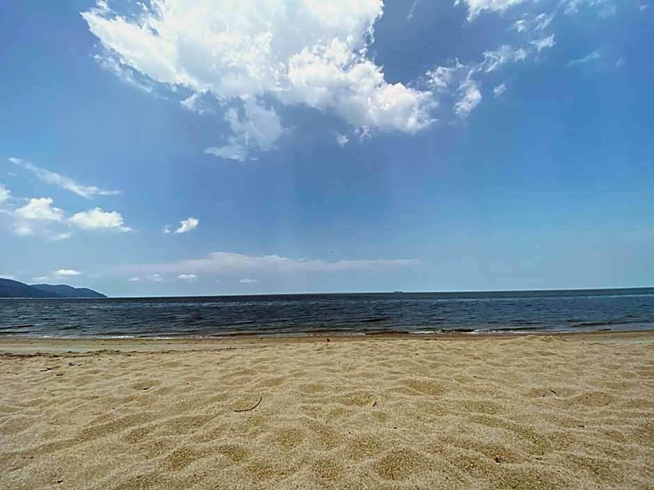 By The Sea Partial Seaview n Mountain View 383