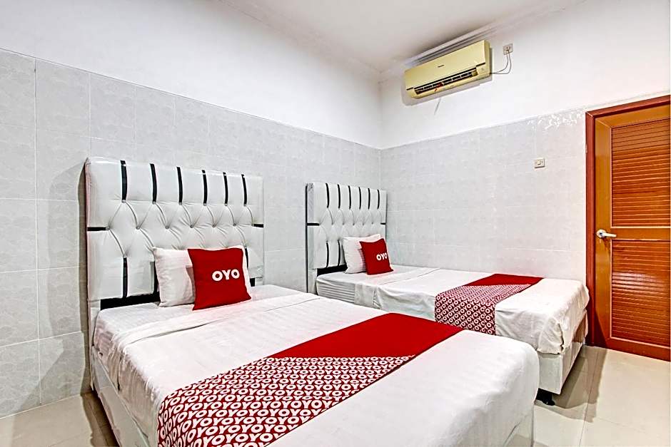 OYO 93011 Hotel Griya Lestari Pati 2