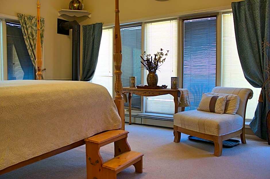 Photo 1 of 9 of 1 Queen Bed Suite, Balcony