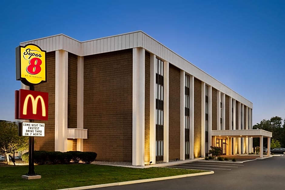 Super 8 by Wyndham Liverpool/Syracuse North Airport