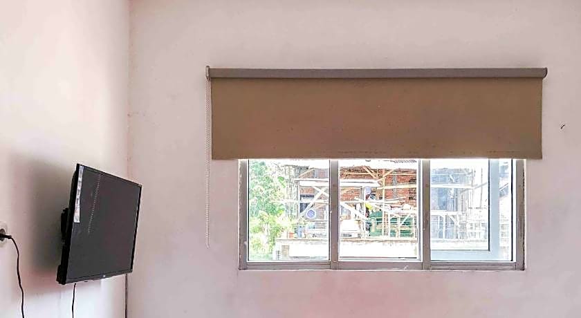 RedDoorz near Eco Green Park Batu