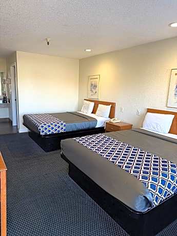 Queen Room with Two Queen Beds - Non-Smoking