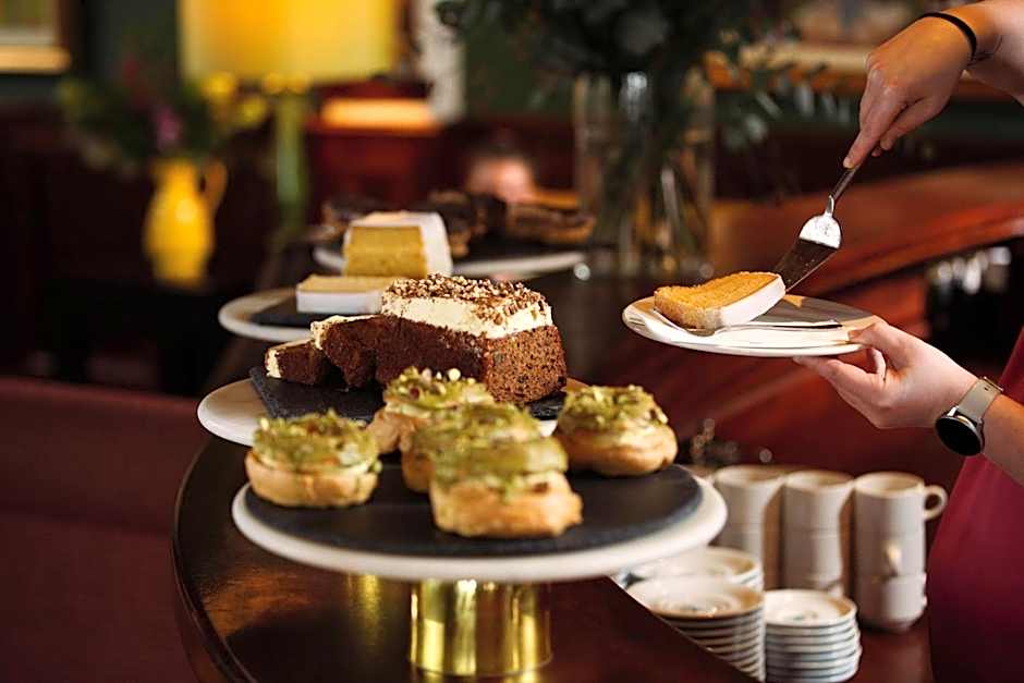 Horse & Jockey Hotel