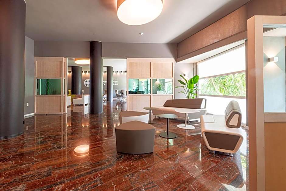 International Beach Hotel