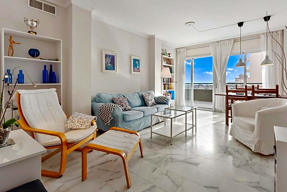 Cozy beachfront apartment in Fuengirola by Costarentals - Ref 25