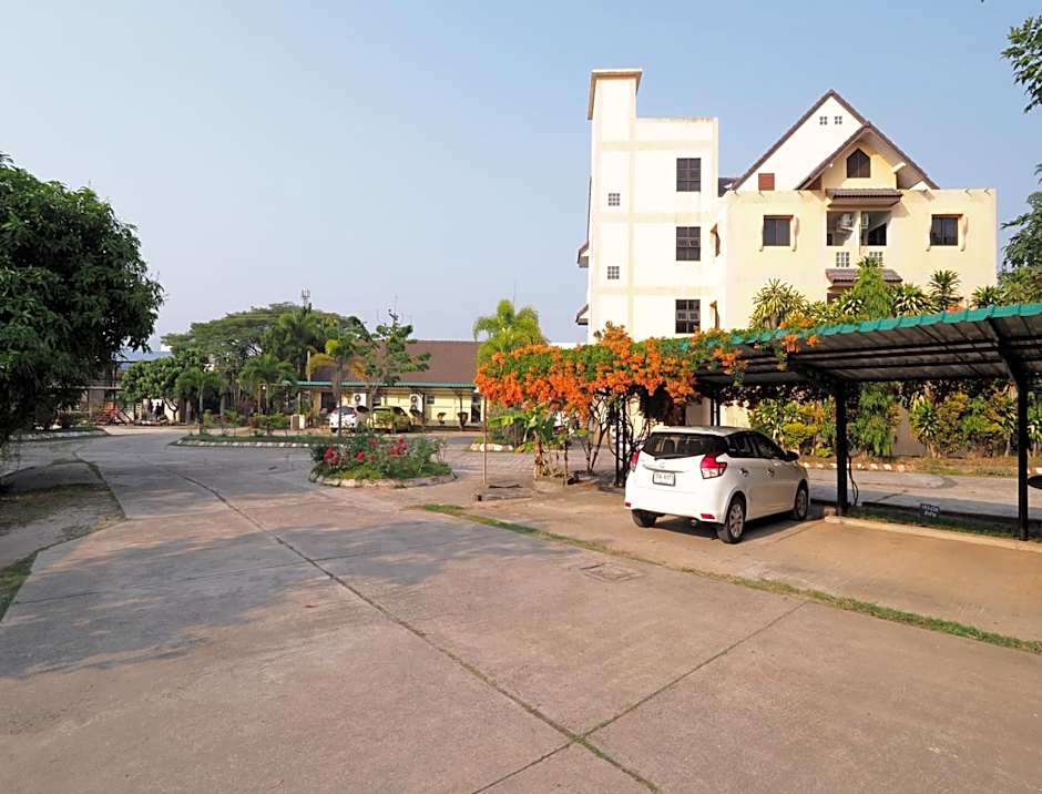 OYO 592 Goldenville Villa