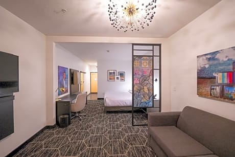 1 King Bed Accessible Suite Non-Smoking