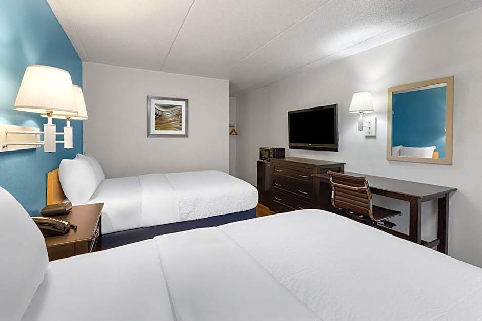 Travelodge by Wyndham Madison Heights MI