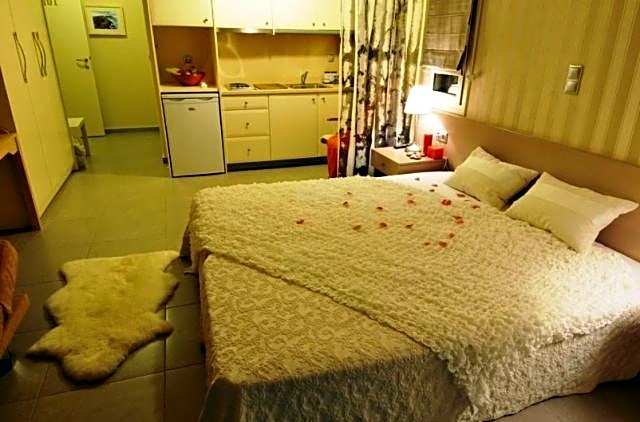 Foto 1 dari 5 — Family Studio