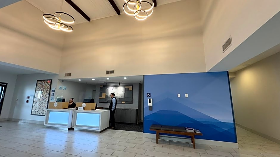 Holiday Inn Express Hotel & Suites Marina By IHG