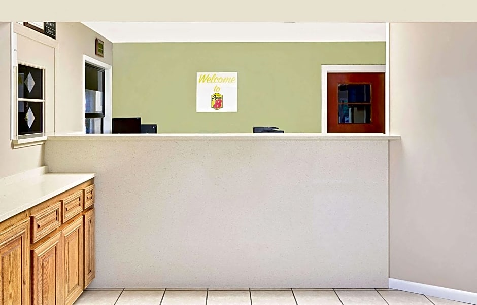 Super 8 by Wyndham Laurel