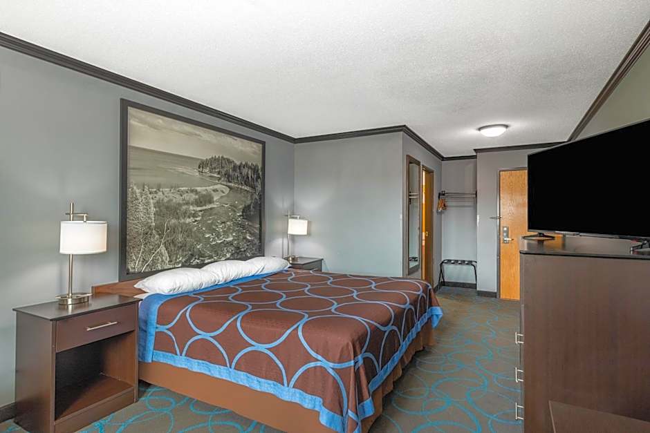 Super 8 by Wyndham Duluth