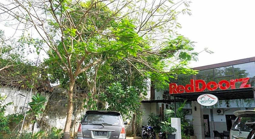RedDoorz @ Hotel Surabaya Sumenep