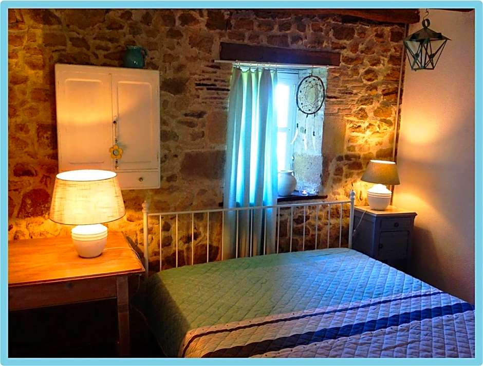 Domaine Charente Glamping Familyroom Le Jardin with external toilet & shower house & outdoor kitchen